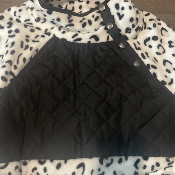 Animal Print Pullover - Picture 2 of 4